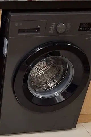 LG Front Load Washing Machine - 9kg, Black, Good Condition