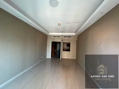 غرفه وصاله اطلاله بحريه بالكامل / اميركن كيتشن / خزائن حائط / 2 حمام / تشطيبات سوبر ديلوكس / جيم ومسبح وحديقه / باركن فري / لوكيشن مميز قريب للشارقه