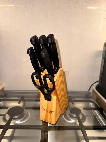 Prestige knife block set with 5 knives and scissors