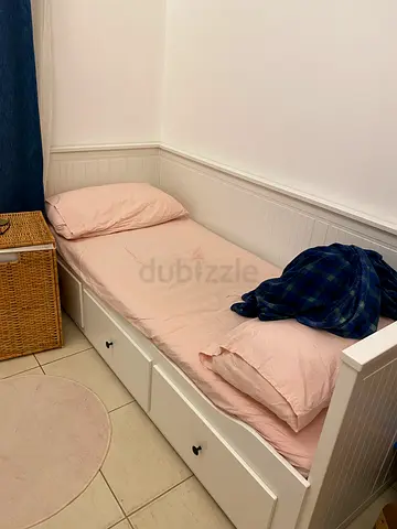 White Single Daybed with Storage Drawers and mattress - Good Condition