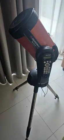 Celestron NexStar 8se Computerized Telescope on Tripod