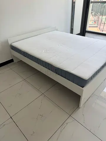 160x200 Ikea bed with mattress