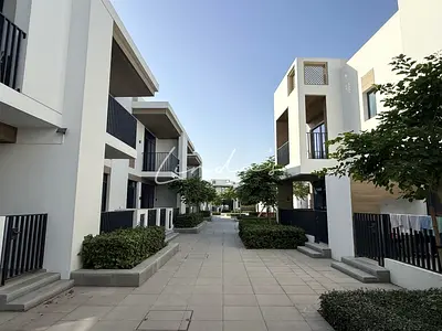 Next to pool | 3 bed + maid | Great location