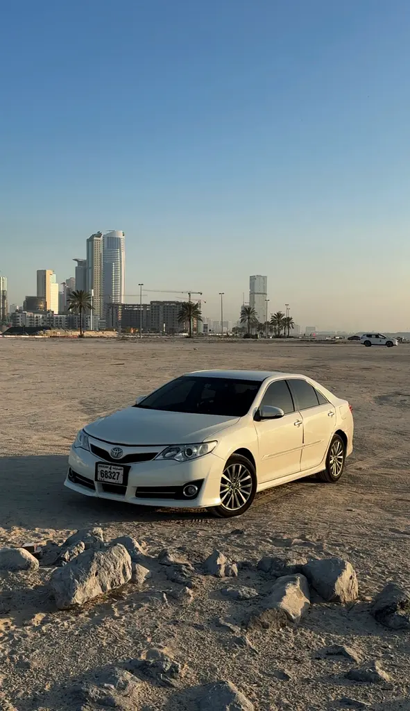 Toyota Camry 2012 — photo 1 of 3