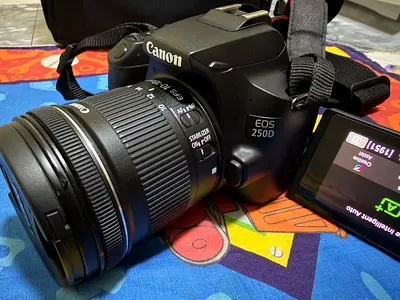 Canon 250d with 18-55mm kit lens for sell