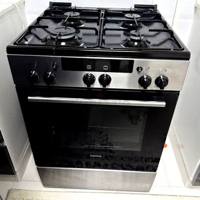 Siemens Gas Cooker with Oven – Excellent Condition