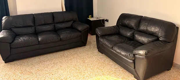 black leather sofa set - 3-seater and 2-seater