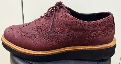 Clarks Baille Brogue Womens Shoes
Gently used
Without box
US 5.5 / EURO 35.5 / UK 4
