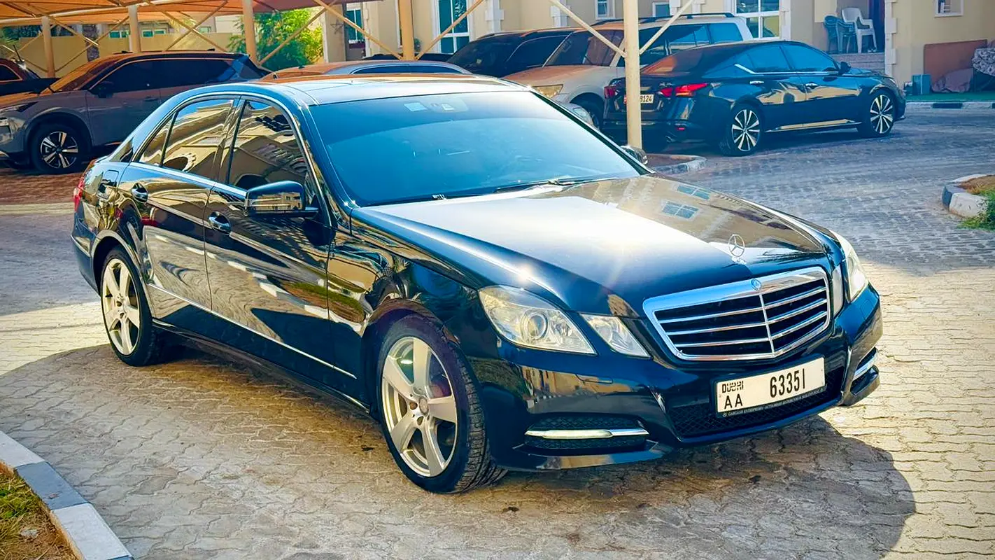 Mercedes-Benz E-Class 2012 — photo 1 of 8