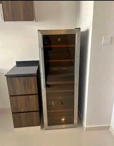 Hoover wine fridge 70 bottle like new condition perfect working