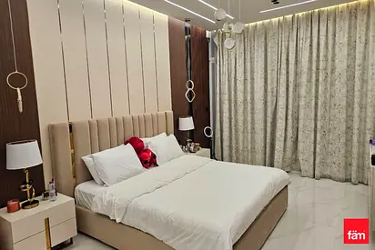 Fully Furnished / Mid Floor / Well Maintained