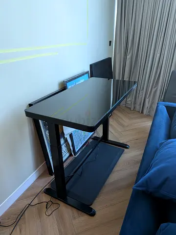 Black motorised standing desk - compact, good condition