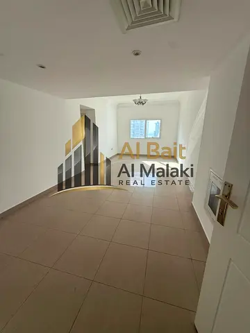 2-bedroom apartment with living room, free gym, free parking, free jacuzzi, and 20 days free.