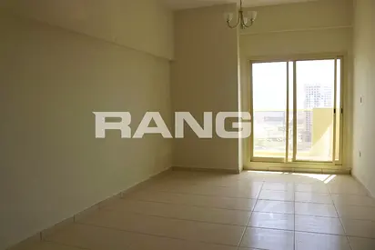 Large | Closed kitchen |Store room | Vacant