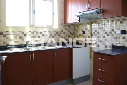 Large | Closed kitchen |Store room | Vacant
