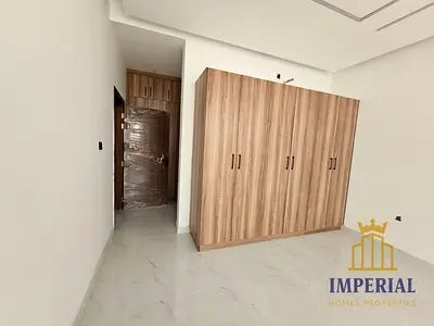 Al Zaheya Gardens فيلا 6 غرف نوم مع شرفة آمنة