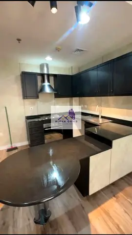 UPGRADED APT/ PRIME LOCATION/ 760K/ 2BATH/ HUGE LAYOUT