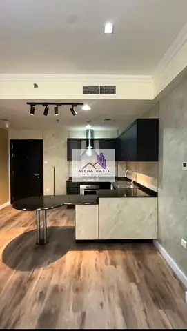 UPGRADED APT/ PRIME LOCATION/ 760K/ 2BATH/ HUGE LAYOUT