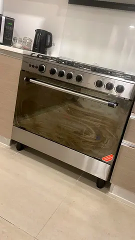 Stainless steel freestanding gas cooker with oven - good condition