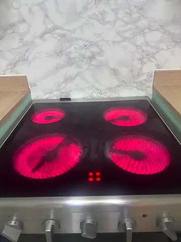 Electrolux 60cm Electric Cooker with Air Fry – Like New (Under 1 Year Old)