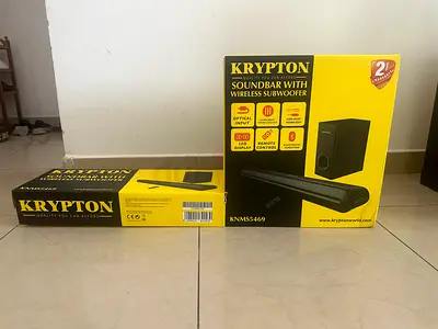 Soundbar with wireless subwoofer