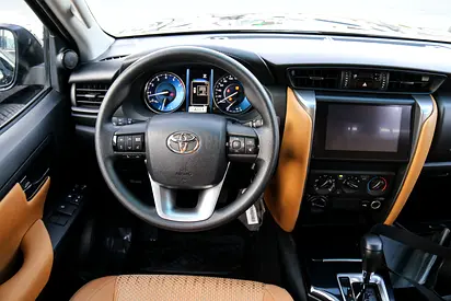 2026 Toyota FORTUNER 照片 6