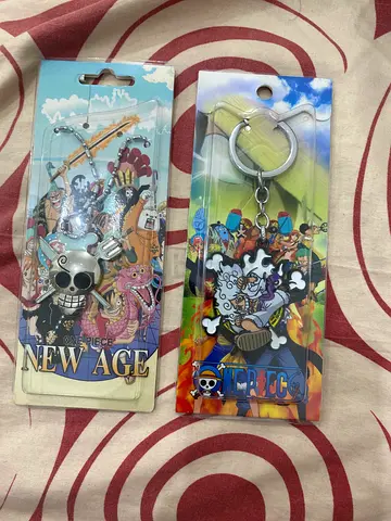 One piece keychain + necklace