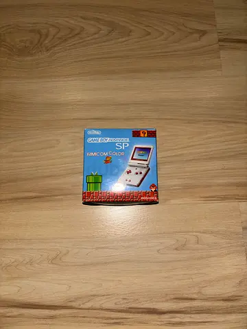 Nintendo Game Boy Advance SP Famicom Color Edition (AGS-001) – Complete in Box