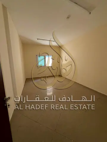 سكن فاخر بمساحة واسعة في أرقى مناطق الشارقة! شقة غرفة وصالة منفصلة ومريحة جداً في القصباء – برج نظيف وعائلي، 2 حمام، وجيم ومسبح مجاناً!