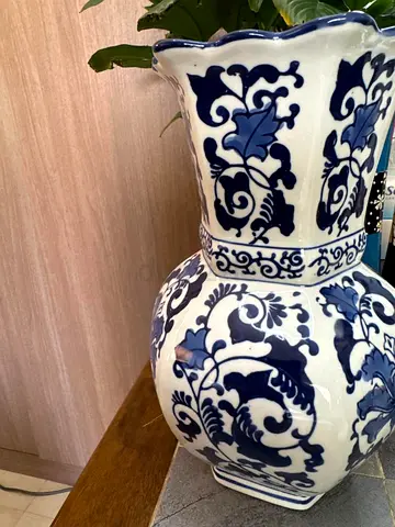 White ceramic decorative vase with blue rim - excellent condition