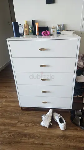 White 5-Drawer Chest/Dresser in Good Condition