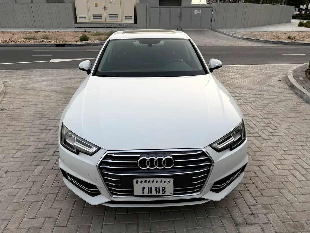 Audi A4 2018 — photo 1 of 15