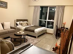 Master bedroom with attached bathroom 2 min from Marina metro , European or Arabs only