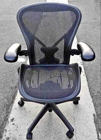 Herman Miller Aeron chair for selling.size B.colour black