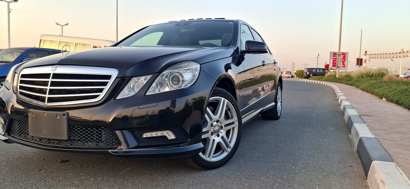 Mercedes-Benz E-Class 2011 — photo 1 of 18