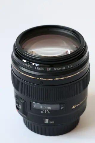 Canon EF 100mm F2 USM.