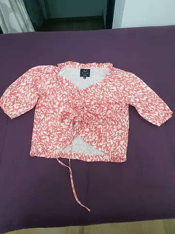 Lightweight coral patterned womens crop top - size M