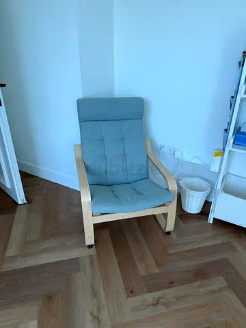 Light wood frame lounge chair