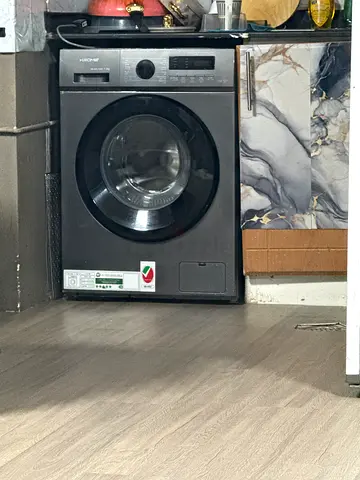 Bosch front-load washing machine - 7kg, black, good working condition