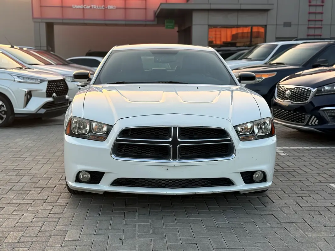 Dodge Charger 2013 — photo 1 of 11