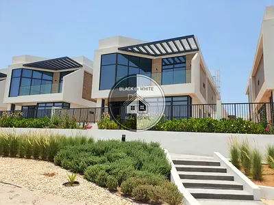 عيش حياة فاخرة على شاطئ البحر | فيلا ماربيا