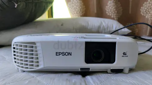 Epson portable projector - 1080p Picture quality, perfect flawless condition