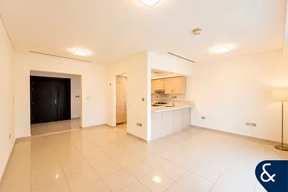 VOT | Private Garden | Great Location