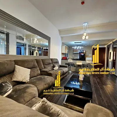 شقة فاخرة غرفه وصالة، مفروشة بأثاث جديد، بلكونة بإطلالة مفتوحة، شامله الفواتير، الانترنت، باركينج خاص،  جاهزة للسكن في السيتي تاورز، عجمان