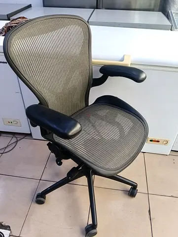 Herman Miller Aeron chair.size B.good condition only little use