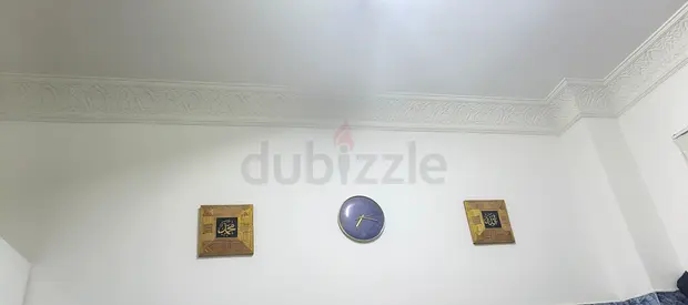 Wall decor set: decorative frames and round clock