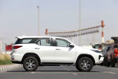 2026 Toyota FORTUNER 照片 3
