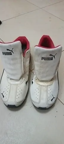 Used white Puma sports sneakers, size  EU 43- shows light wear