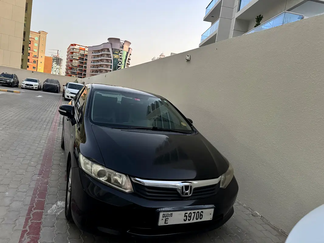 Honda Civic 2012 — photo 1 of 4