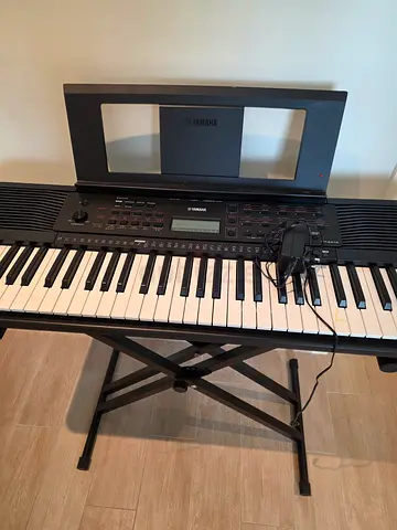 Yamaha PSR-E273 keyboard for sale